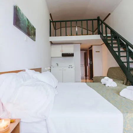 Christina - Happy Days Апарт-отель