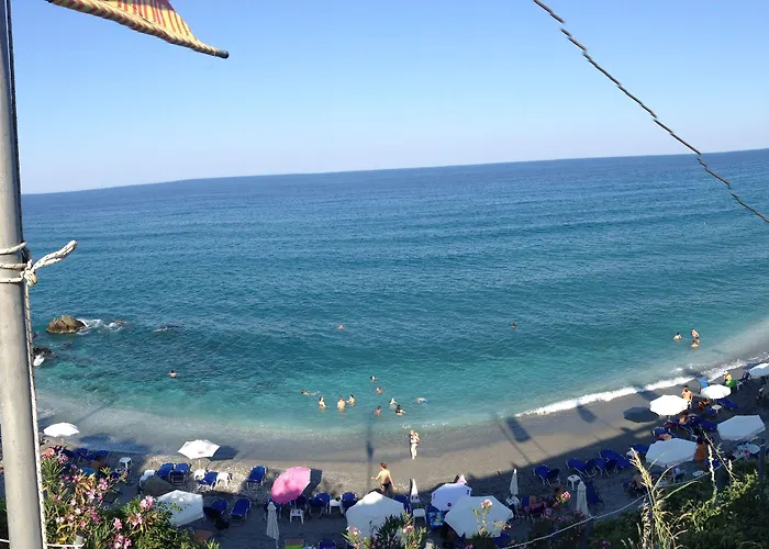 Christina - Happy Days Apart-hotel